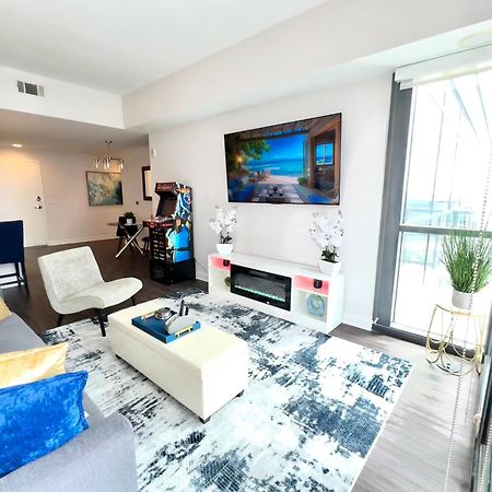 Skyline Retreat Penthouse, Top Floor, Year Round Pool, City View! Apartment Atlanta Exterior photo