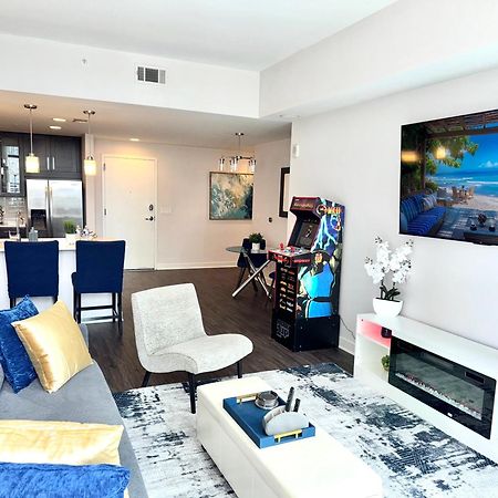 Skyline Retreat Penthouse, Top Floor, Year Round Pool, City View! Apartment Atlanta Exterior photo